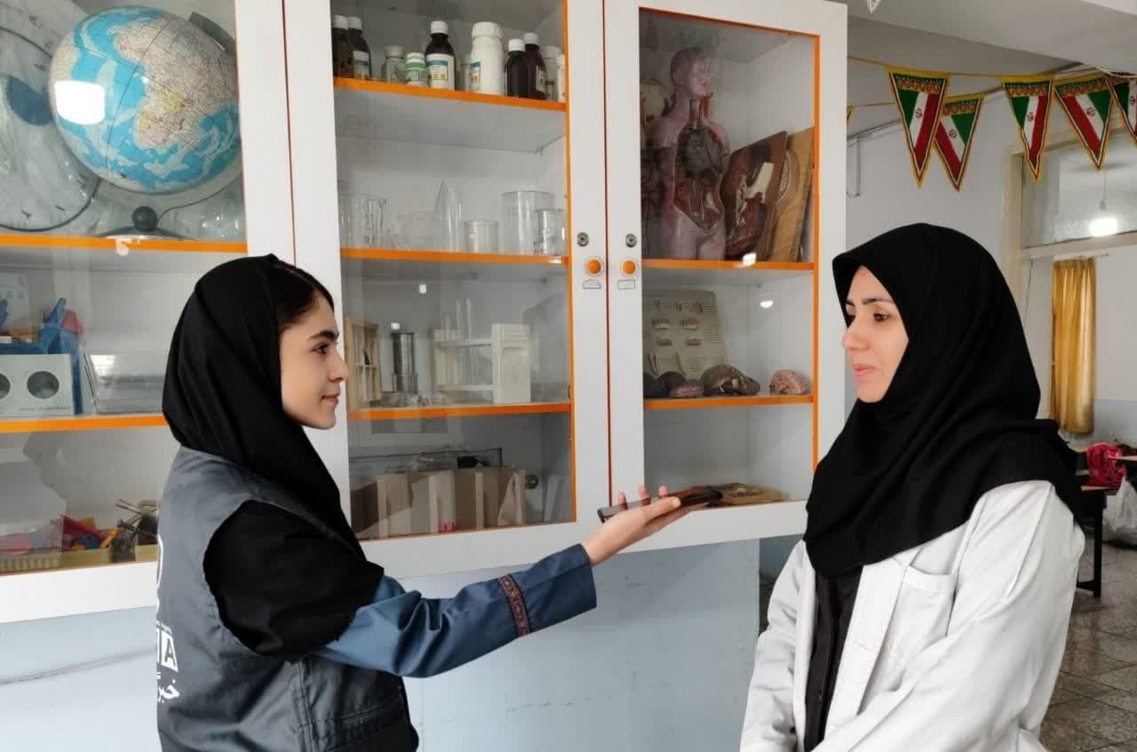 وارنیش فلوراید به‌ عنوان یک اقدام پیشگیری از پوسیدگی و کمک به بهبود سلامت دندان کودکان شناخته شده است