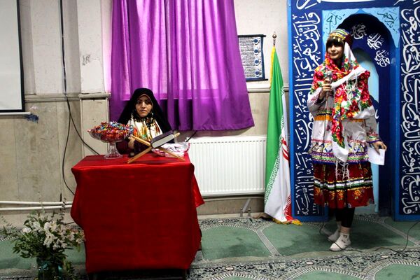 جشن و مولودی‌خوانی میلاد حضرت زهرا(س) در هنرستان آفرینش پردیس 