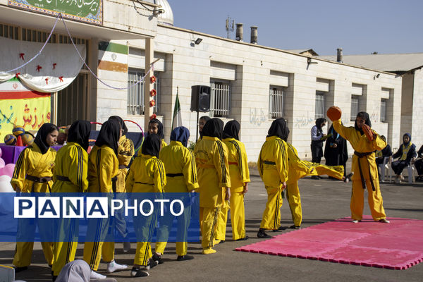 مشعل دوازدهمین دوره المپیادهای ورزشی درون مدرسه‌ای در شهر نیم‌ور روشن شد