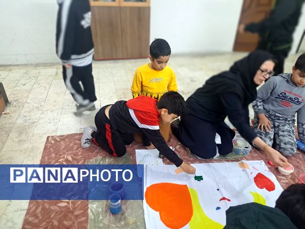 طرح نقاشی گروهی رو پارچه به‌مناسبت روز پرستار در دبستان مبتکران ۳ مشهد