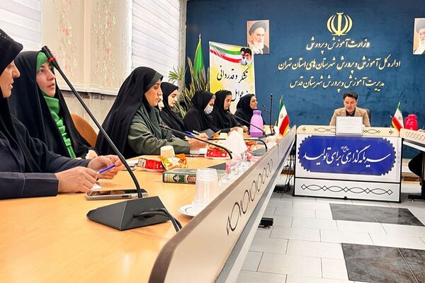 برگزاری جلسه طرح تقویت سلامت روان در دانش آموزان و اولیا مربیان با محوریت آموزش پیشگیری از آسیب های اجتماعی در شهرستان قدس