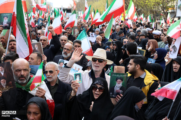 تشییع پیکر شهیدان لاریجانی، سلیمانی و شهدای ناوشکن دنا - 3