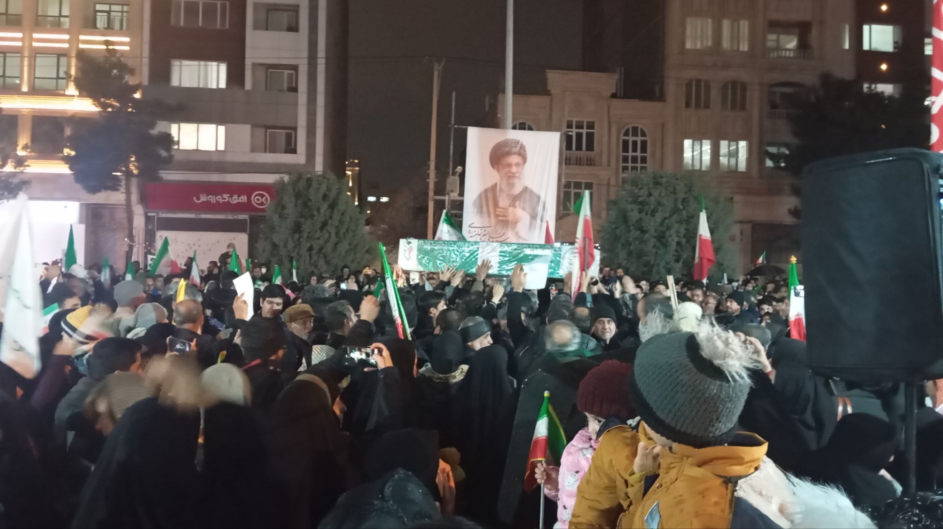  ما تا آخر ایستاده ایم 