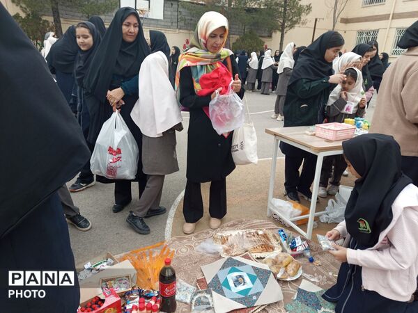 برپایی بازارچه دانش آموزی در دبیرستان شاهد هاجرشهرستان کاشمر
