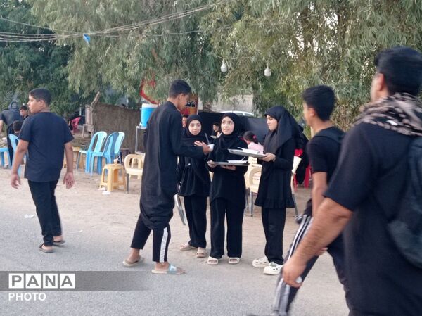 آیینِ کوچکِ مهمان‌نوازی در مسیرِ بی‌پایانِ نجف به کربلا