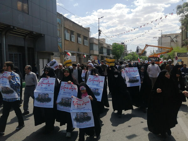 راهپیمایی نمازگزاران جمعه قم در حمایت از عملیات وعده صادق و طرح نور