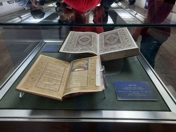 بازدید از موزه ملک و شرکت در همایش علوم انسانی توسط دانش‌آموزان علامه حلی ۵