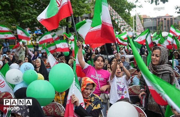 میدان مادر تهران، رنگین‌کمان شادی و مهربانی برای مادران و کودکان