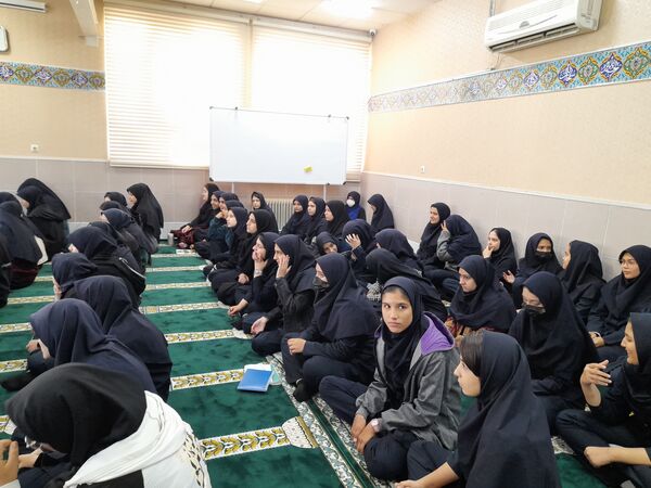 حضور فرماندهی نیروی انتظامی ناحیه ۳ مشهد در مدرسه شاهد ارض اقدس 
