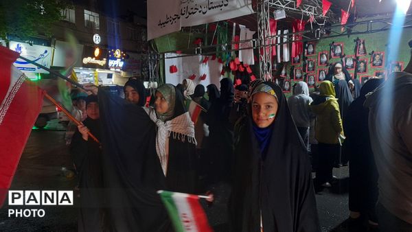 ابراز دانش‌آموزان پیشتاز و مقتدر شهرستان فردیس، به آستان ولایت 