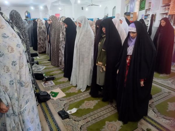 حضور دانش‌آموزان و برپایی میز خدمت در نماز جمعه این هفته آشخانه 