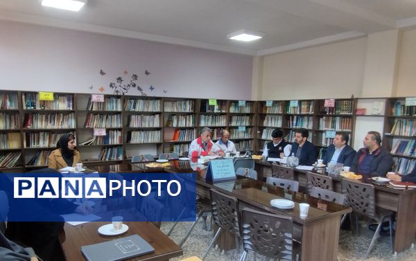 جلسه هماهنگی مانور زلزله در کتابخانه مدرسه غدیر یک قدس