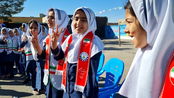 جشن حضور تا ظهور مدرسه شهید تقی پور ورزنه 