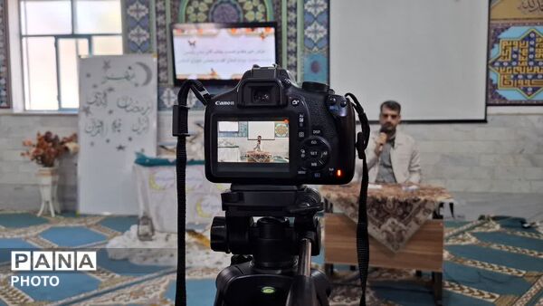 نشست صمیمی دانش آموزان هنرستان اندیشه شهر کهک با نماینده مردم قم در مجلس