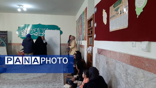 اولین جلسه آموزش خانواده در دبستان نیایش با حضور خانم موسوی