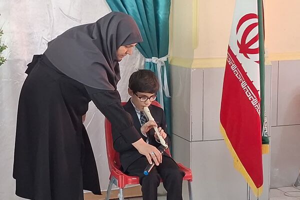بزرگداشت روز عصای سفید در آموزشگاه شوریده شیرازی