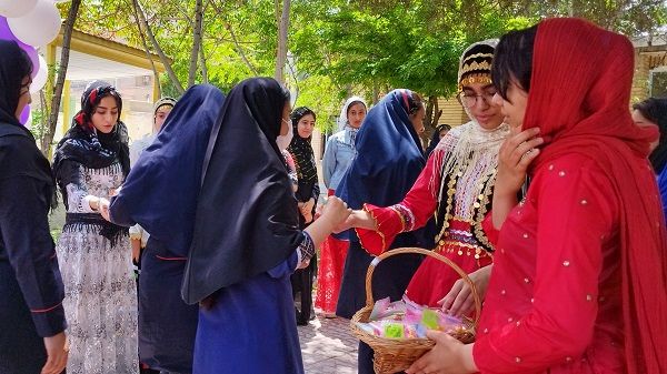 برپایی نمایشگاه آثار هنری دانش‌آموزان هنرستان حضرت خدیجه اشتهارد