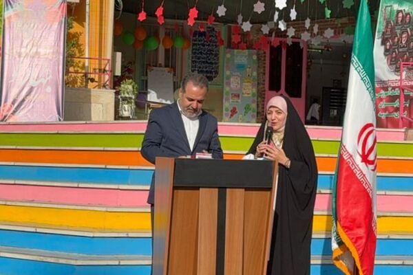 گرامیداشت هفته دفاع مقدس در دبستان طواف و معماریان ناحیه دو شهرری 