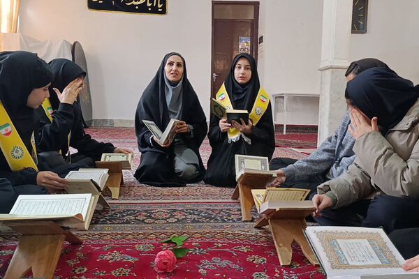 محفل انس با قرآن دانش آموزان دبیرستان مهر