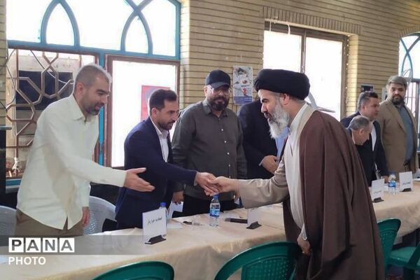 نسل نو در آینه ایمان؛ حضور دل‌نشین نوجوانان نماز جمعه بهارستان