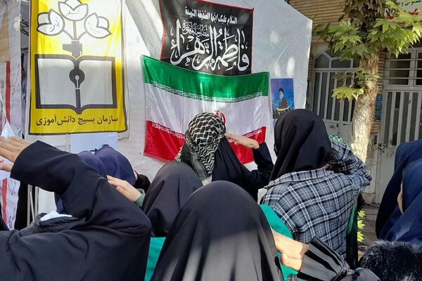 حضور پرشور دختران و پسران شهریار در روز استکبار ستیزی