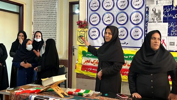 نواخته شدن زنگ انقلاب در هنرستان فاطمه زهرا ( س) گچساران