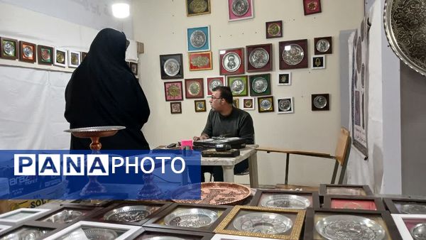 بازدید از غرفه‌های نمایشگاه اقتصاد مقاومتی در قم