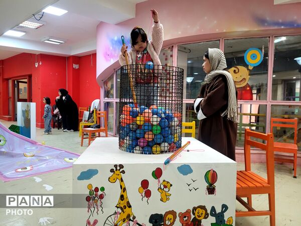 برگزاری جشنواره ضیافت نور توسط کهکشان کودکی درفرهنگسرای کودک و آینده 