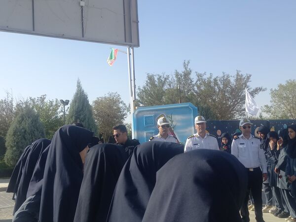گرامیداشت هفته نیروی انتظامی در دبستان فرهنگ فرازمند