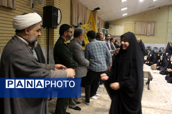 اعزام نخستین گروه از دختران دانش‌آموز ناحیه یک قم به اردوی راهیان نور