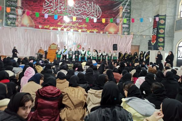 مدرسه شهید لطفی بهارستان‌دو میزبان جشن دهه فجر 