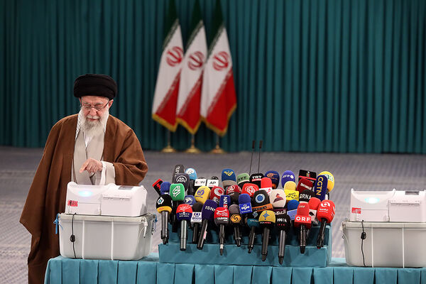 حضور رهبر معظم انقلاب در رای گیری مرحله‌ دوم انتخابات مجلس
