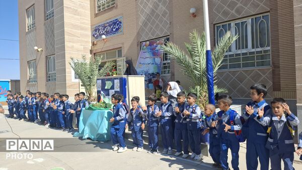 جشن شکوفه ها در دبستان شهید قهرمان شهرستان خوسف