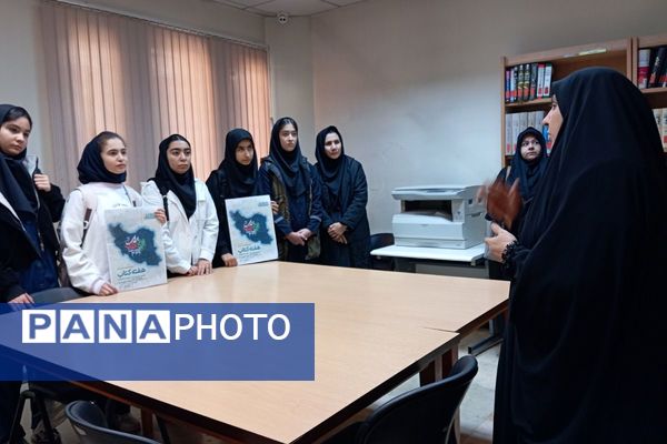 کتابخانه جوادالائمه میزبان دانش‌آموزان مدرسه دانش‌نیا شد