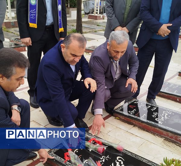 غباروبی از مزار شهدای فرهنگی به‌مناسبت هفته گرامیداشت معلم