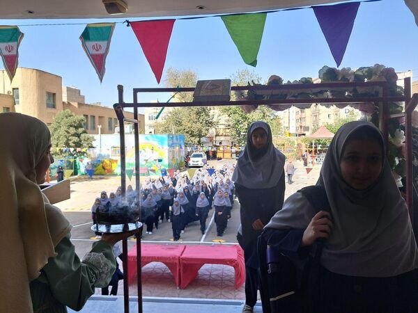 جشن جوانه‌ها در دبیرستان هیات امنایی حضرت معصومه(س) ناحیه 4 کرج 