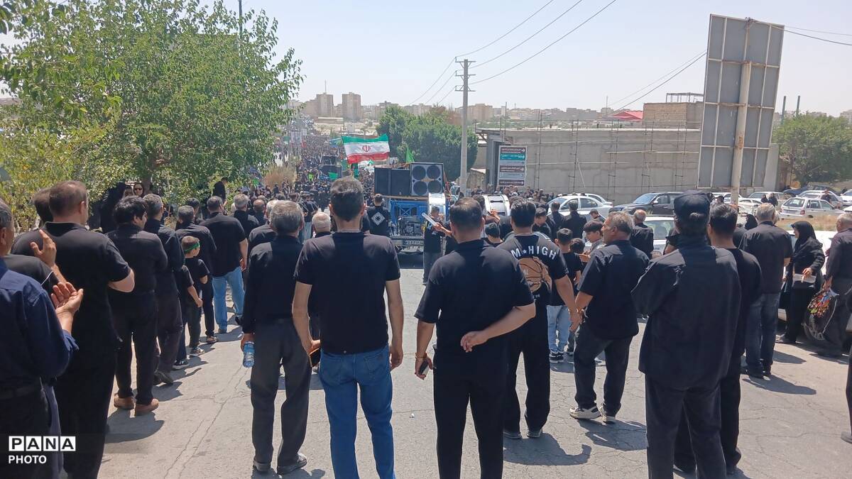 عزاداری پرشور ظهر عاشورا در محمدشهر کرج