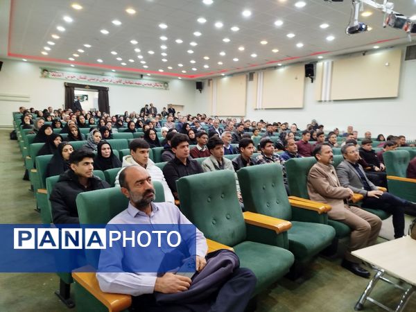 تقدیر از برترین های مدرسه نمونه آیت‌الله خامنه‌ای 