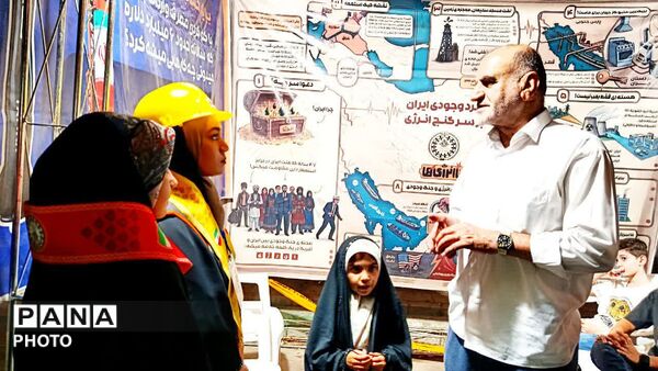 بازدید مشاور وزیر در امور تشکل‌های دانش‌آموزی از موکب «باانرژی ها» در قم
