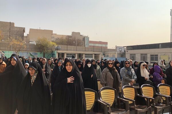 جشن روز مادر در دبیرستان دخترانه عاشورا ناحیه دو شهرری 