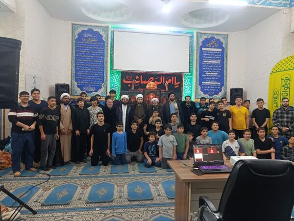 بازدید مسئولان منطقه ۱۰ از دانش‌آموزان معتکف