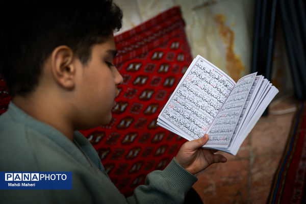 اعتکاف دانش‌آموزی در مسجد امام عصر (عج)