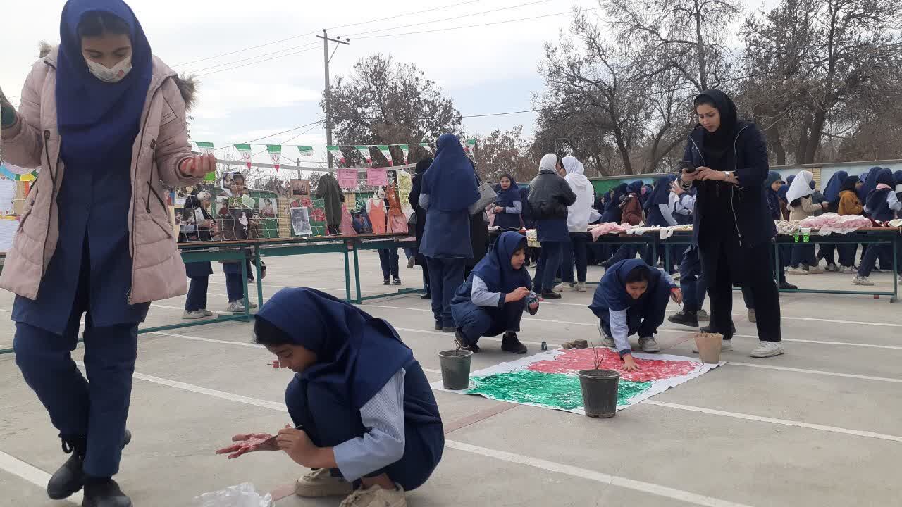 نمایشگاه دست‌ساخته‌های ورزشی و چالش عکس و لباس دوران کودکی و دلنوشته در مدرسه دخترانه ضحی ۲ شیروان