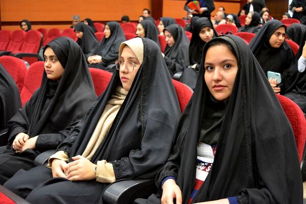 مرحله دوم اعزام دانش‌آموزان دختر بهارستانی به سرزمین نور