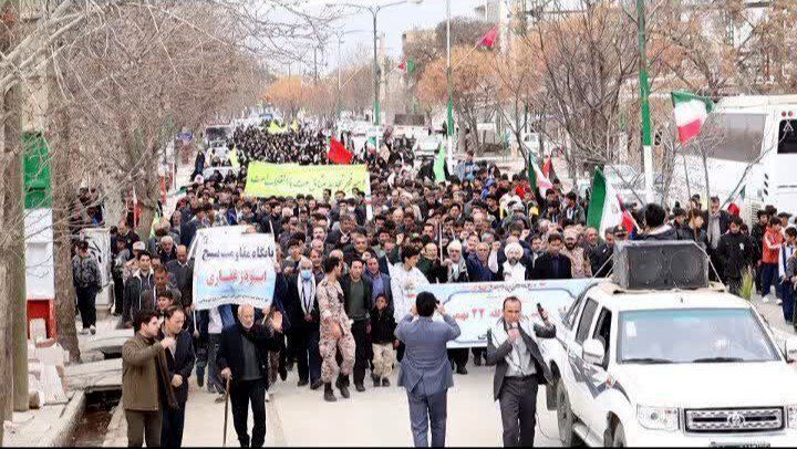 حضور پرشور و وحدت‌آفرین مردم در راهپیمایی ۲۲ بهمن