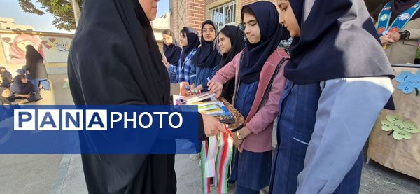 آیین بزرگداست میلادحضرت زینب(س) و روز پرستار در دبیرستان وکیلی ۶۶ نیشابور