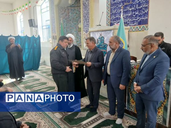 حضور در نماز جمعه، نشانه اتحاد و همبستگی 