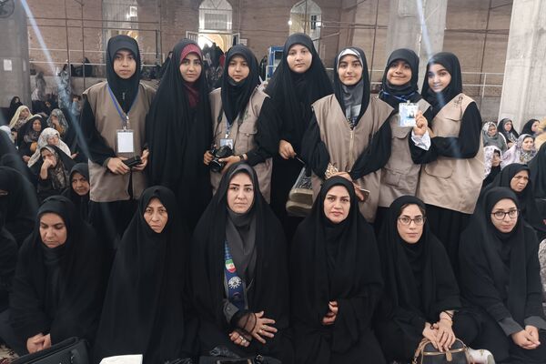 میز خدمت اداره آموزش وپرورش نیشابور در نماز جمعه 