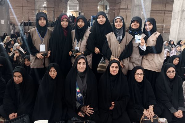 میز خدمت اداره آموزش وپرورش نیشابور در نماز جمعه 