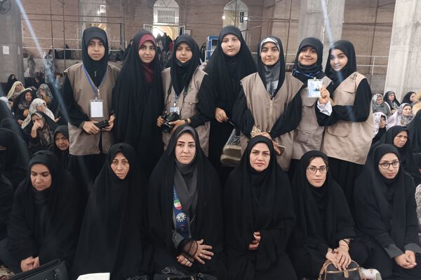 میز خدمت اداره آموزش وپرورش نیشابور در نماز جمعه 